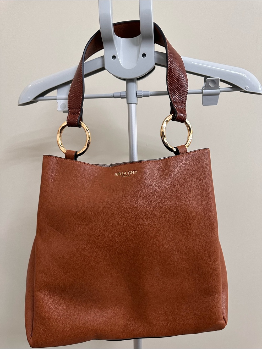 Chestnut Leather Shoulder Bag with Gold Rings